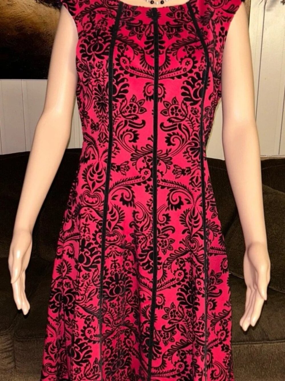 Roz & Ali Red Midi Dress w/Black Velvet Damask Flocking (Size 24) - Picture 3 of 8